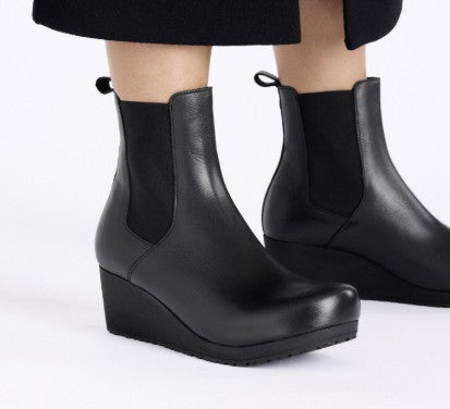 Birkenstock Ebba slip on Leather ankle boot n1028404 black